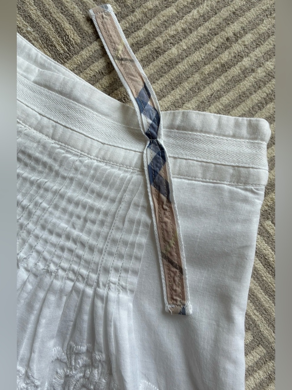 Burberry Girls White Embroidered Circle Skirt - Picture 2 of 16